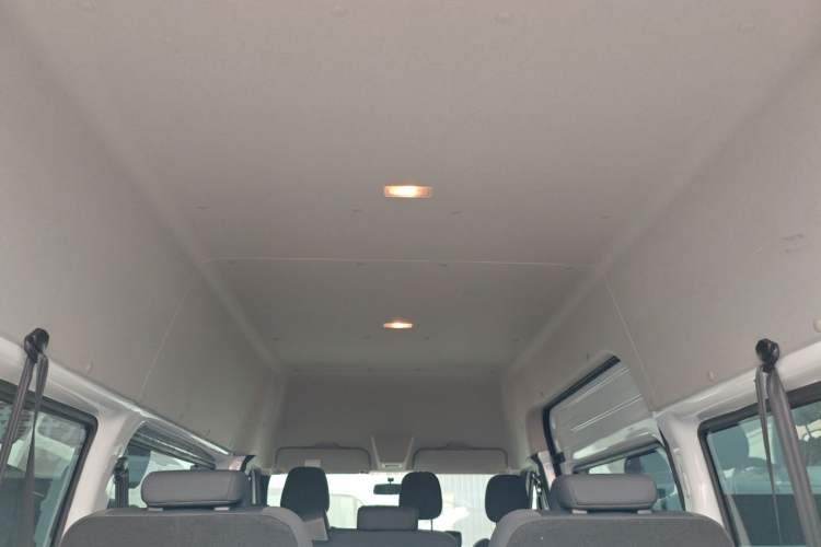 Used JMC Fushun 2022 2.0T Manual Multi-Function Passenger Vehicle Mid-Range High Roof 6-7 Seats
