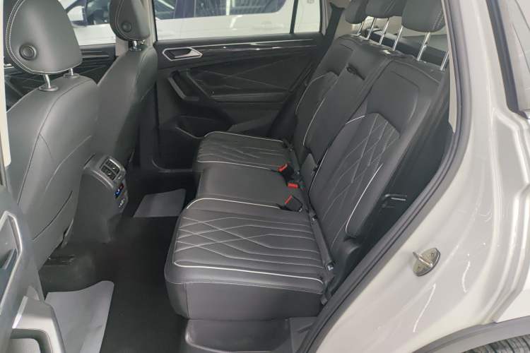 Used Volkswagen Tiguan L 2023 300TSI Automatic Two-Wheel Drive Smart Edition
