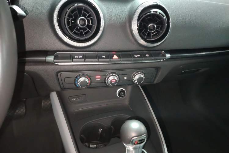 Used Audi A3 2020 Limousine 35 TFSI Fashion Edition China VI Emission Standard
