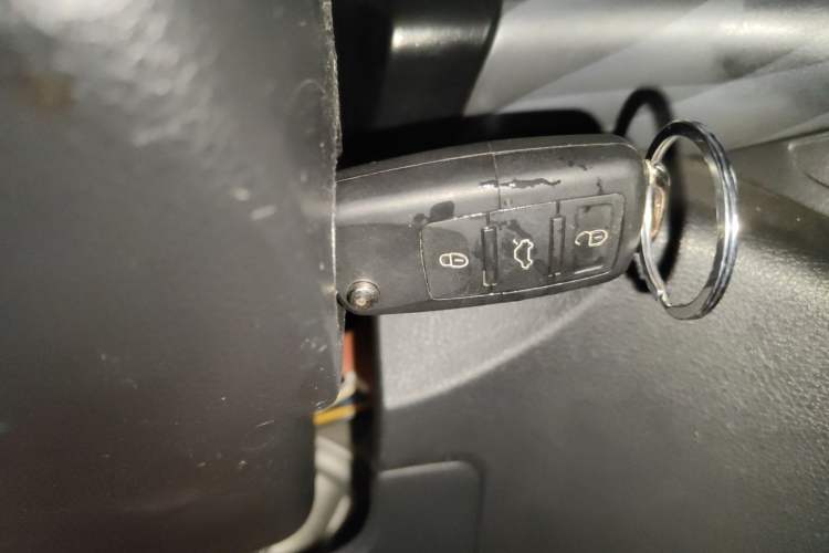 Used Jinbei Gold Hiace 2021 2.0L Passenger Van Travel Lion 7-Seater