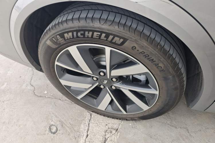 Used Li Auto L8 2023 Pro Model
