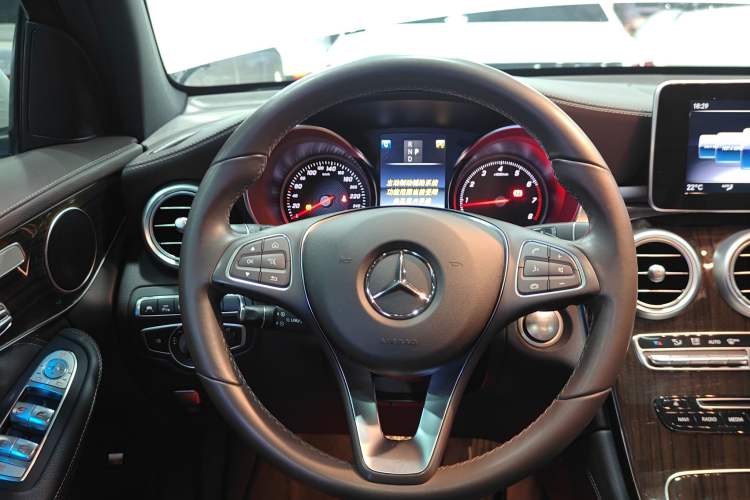 Used Mercedes-Benz GLC 2019 Facelift GLC 260 L 4MATIC Luxury Model
