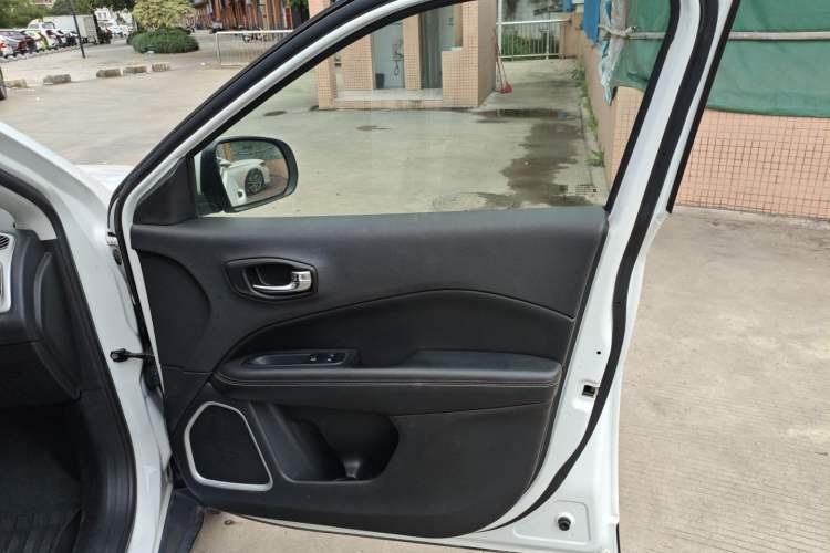 Used  Compass 2017 200T Automatic Family Edition
