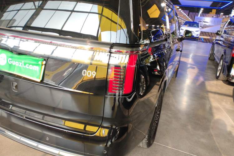 Used Zeekr 009 2024 7-Seater Aisle Version 108 kWh
