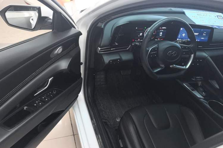 Used Hyundai Elantra 2021 1.5L CVT LUX Prestige Edition