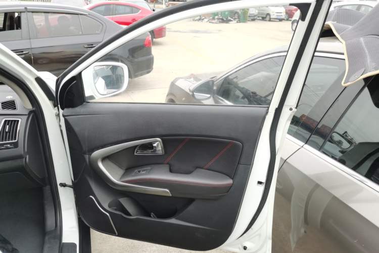 Used Huatai Santa Fe 2016 1.5T Gasoline Manual Two-Wheel Drive Smart Enjoyment i3 Model
