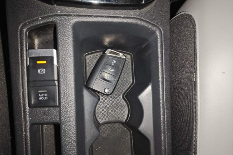 Used Volkswagen T-ROC 2023 300TSI DSG Two-Wheel Drive Starlight Edition
