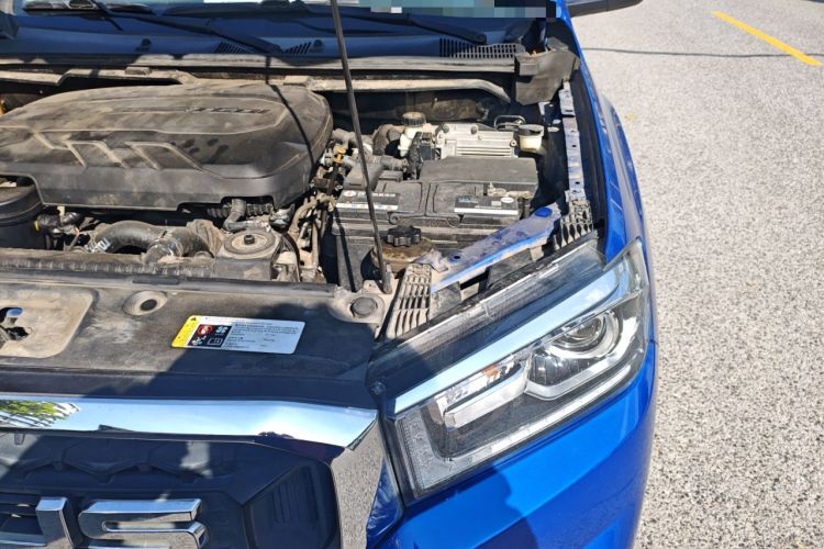 Used SAIC MAXUS T70 2019 2.0T Diesel Automatic Two-Wheel Drive Comfort Edition with Long Bed and High Ground Clearance
