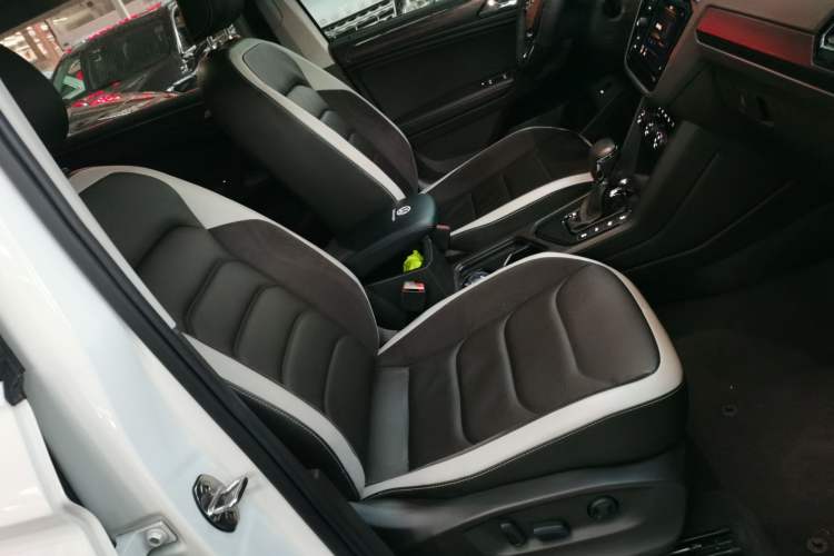 Used Volkswagen Tiguan L 2019 330TSI Automatic Two-Wheel Drive Smart Luxury Version China V Emission Standard
