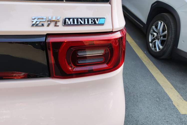 Used Wuling Hongguang MINIEV 2021 Macaron Premium Model – Lithium Iron Phosphate
