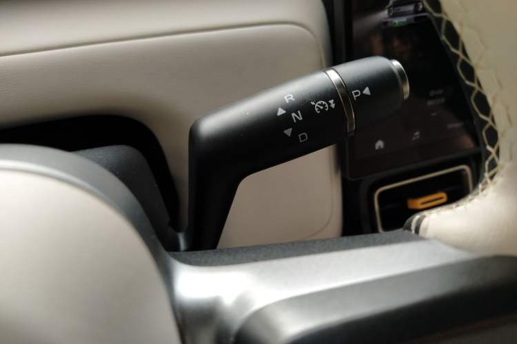 Used  V23 2025 401 Two-Wheel Drive Intelligent Driving Version
