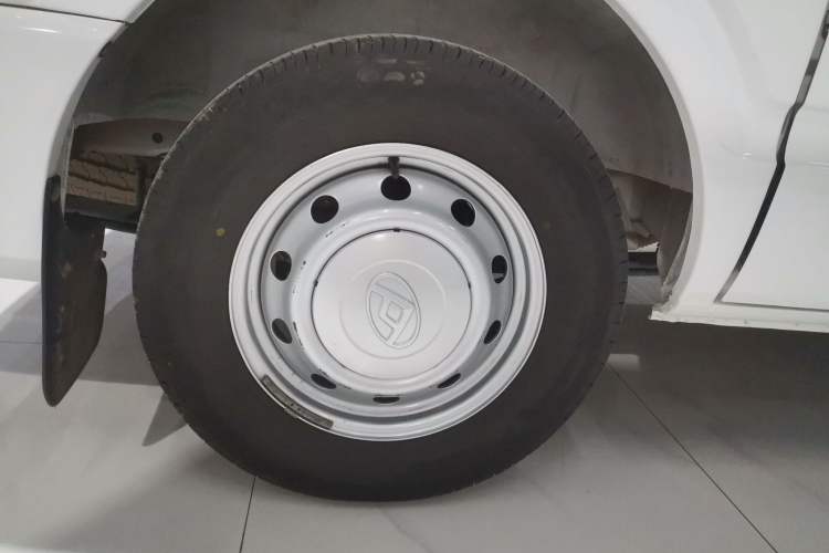 Used SAIC MAXUS Xintu V80 2023 2.0T AMT Classic Aoyuntong Power Version Short Wheelbase Ultra-Low Roof 5/6-Seater