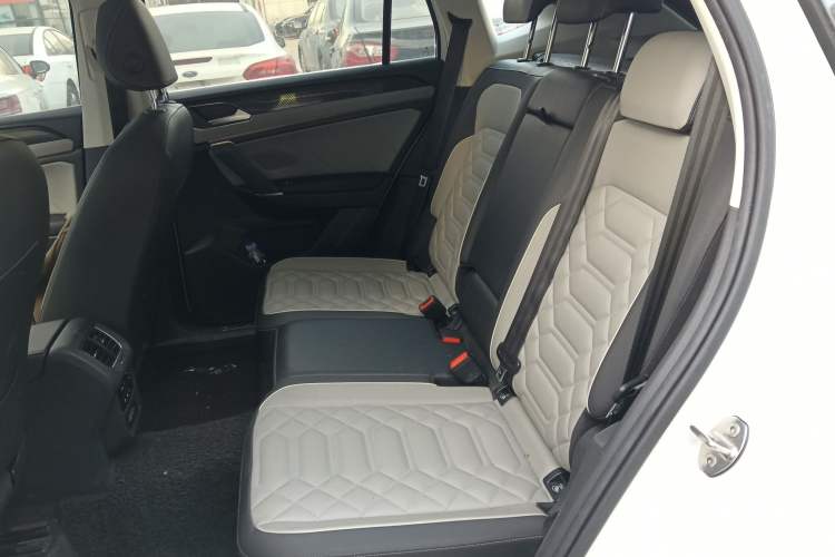 Used Volkswagen Tayron 2023 300TSI Two-Wheel-Drive Luxury Plus Advanced Edition
