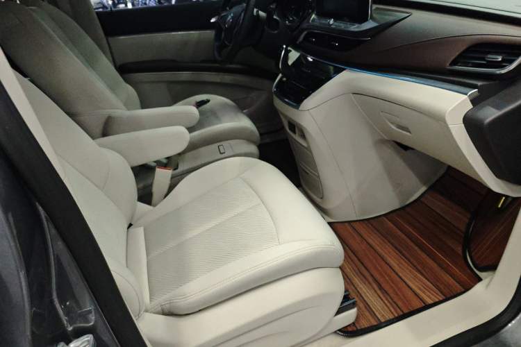 Used Buick GL8 2021 Land Cruiser Executive Class 652T Comfort Model
