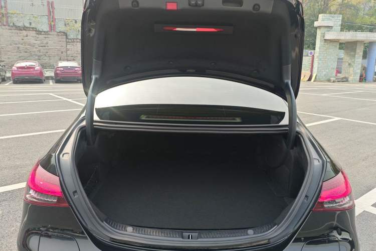 Used Mercedes-Benz E-Class New Energy 2023 E 350 e L Plug-in Hybrid Sports Sedan
