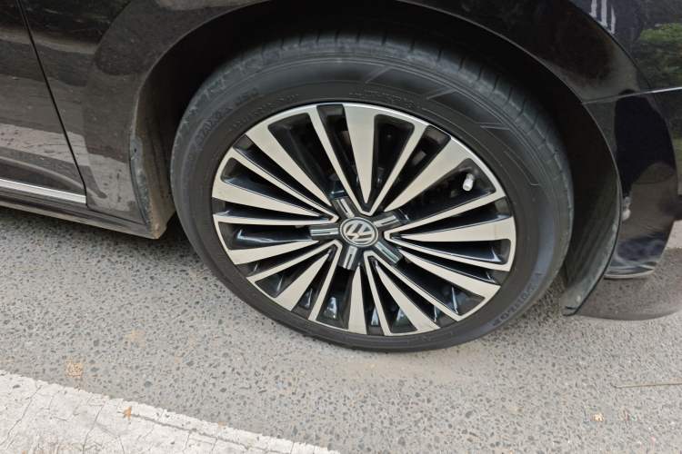 Used Volkswagen Passat 2019 330TSI Luxury Edition China VI Standard
