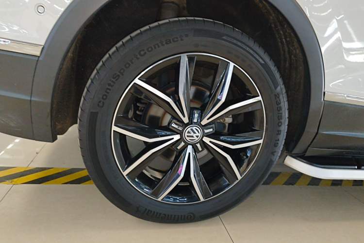 Used Volkswagen Tiguan L 2020 330TSI Automatic Two-Wheel Drive Smart Luxury Edition China VI Standard
