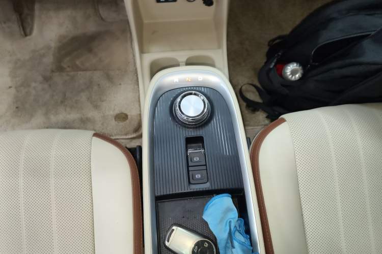 Used ORA Good Cat 2022 Morandi Edition 400km Standard Range Premium Version Lithium-Ion Battery
