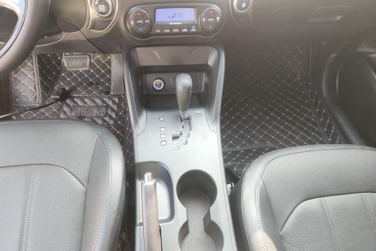 Used Hyundai ix35 2013 2.0L Automatic Two-Wheel Drive Smart GLS China V Standard
