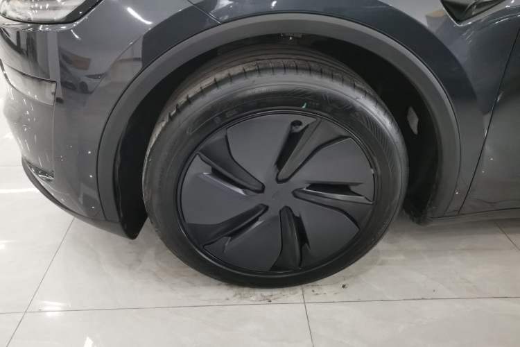 Used Tesla Model Y 2025 Rear-Wheel-Drive Version
