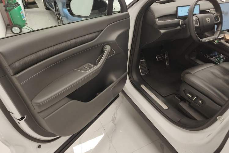 Used Nio ES8 2023 75 kWh Executive Edition
