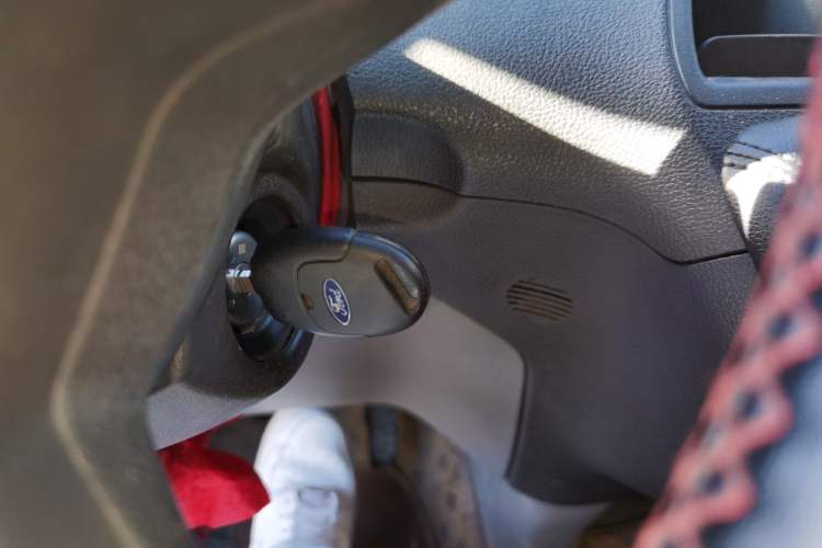 Used Ford Transit 2017 2.0T Diesel Multi-Purpose Commercial Vehicle Short Wheelbase Low Roof China V Standard