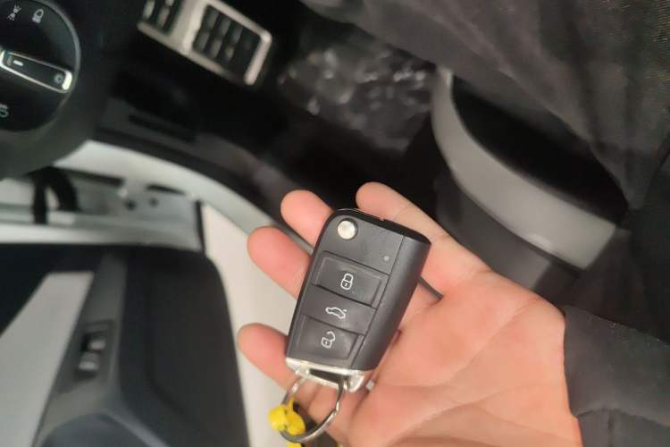 Used Volkswagen T-ROC 2023 300TSI DSG Two-Wheel Drive Starlight Edition
