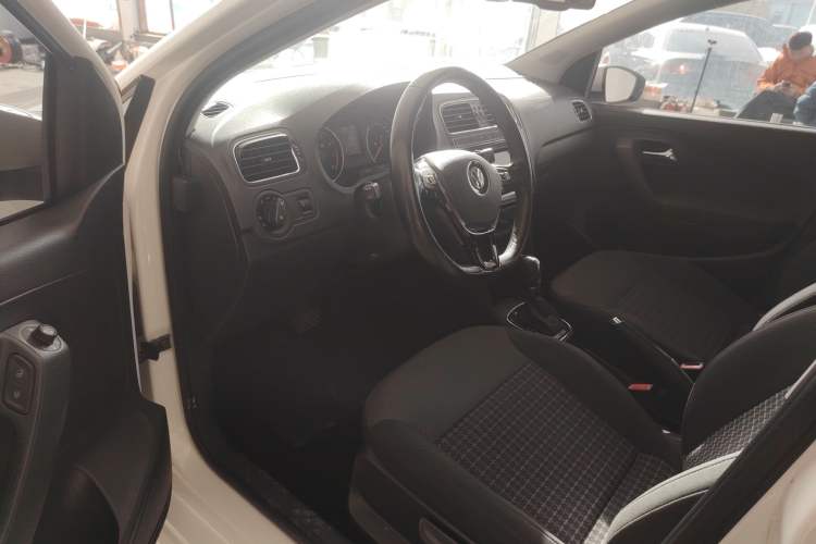 Used Volkswagen Polo 2016 1.6L Automatic Comfort Model
