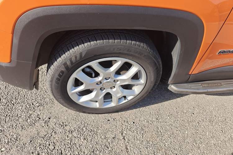 Used  Renegade 2018 Connected Large Screen Version 180T Automatic High-Energy Edition
