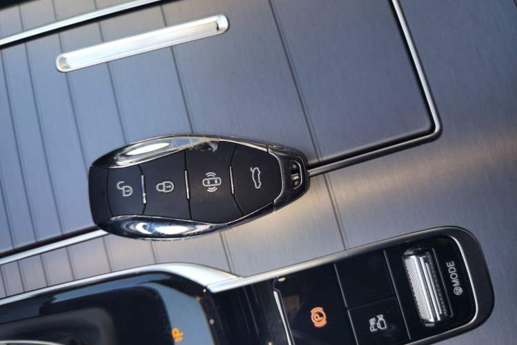 Used Hongqi HS7 PHEV 2024 2.0T PHEV Four-Wheel Drive Flagship Edition 6 Seats