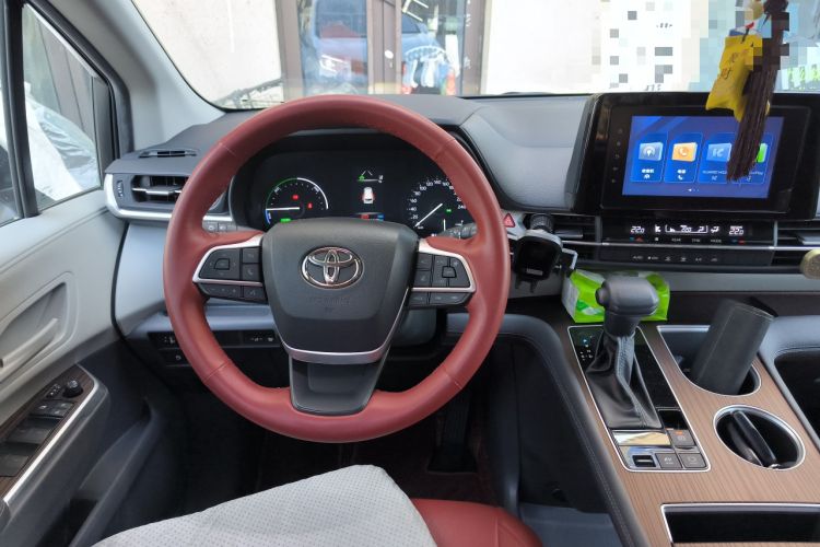 Used Toyota Sienna 2023 2.5L Hybrid Comfort Edition
