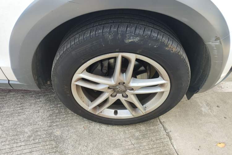 Used Audi Q5 2018 Collector's Edition 40 TFSI Technology Model
