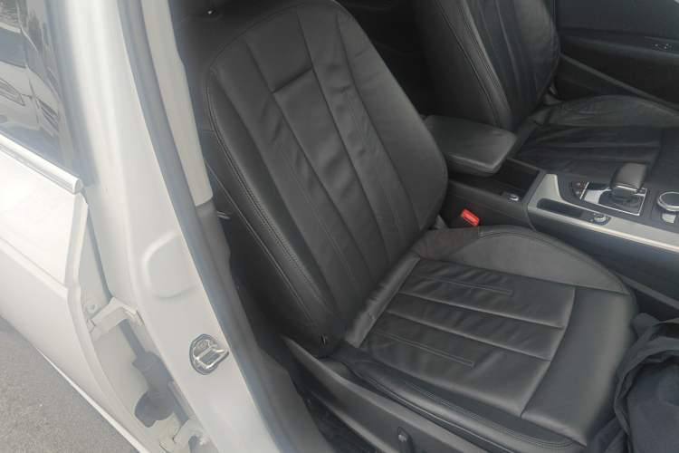 Used Audi A4L 2018 30th Anniversary Edition 40 TFSI Fashion Model
