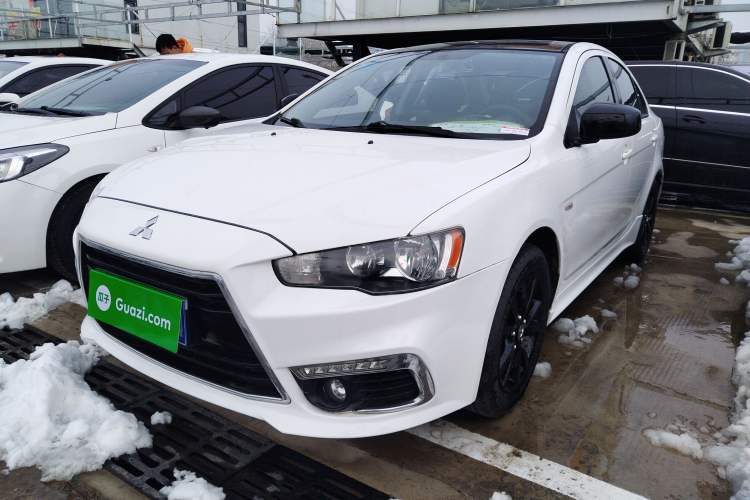 Used Mitsubishi Lancer EX 2016 1.8L CVT Black-and-White Retro Edition