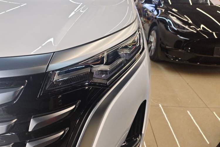 Used Denza D9 2022 DM-i 970 Four-Wheel Drive Prestige Model