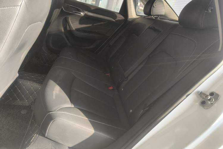 Used Roewe i6 2020 PLUS 1.6L CVT 4G Connected Glory Flagship Edition
