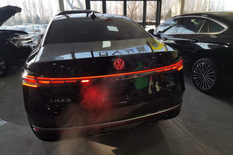 Used Volkswagen Passat 2025 Pro 380TSI Dragon Glory Edition
