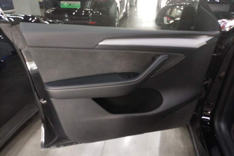 Used Tesla Model Y 2023 Rear-Wheel-Drive Version
