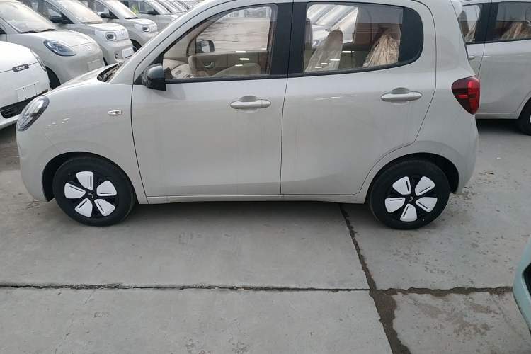 Used Wuling Hongguang MINIEV 2025 Four-Door Version Advanced Edition
