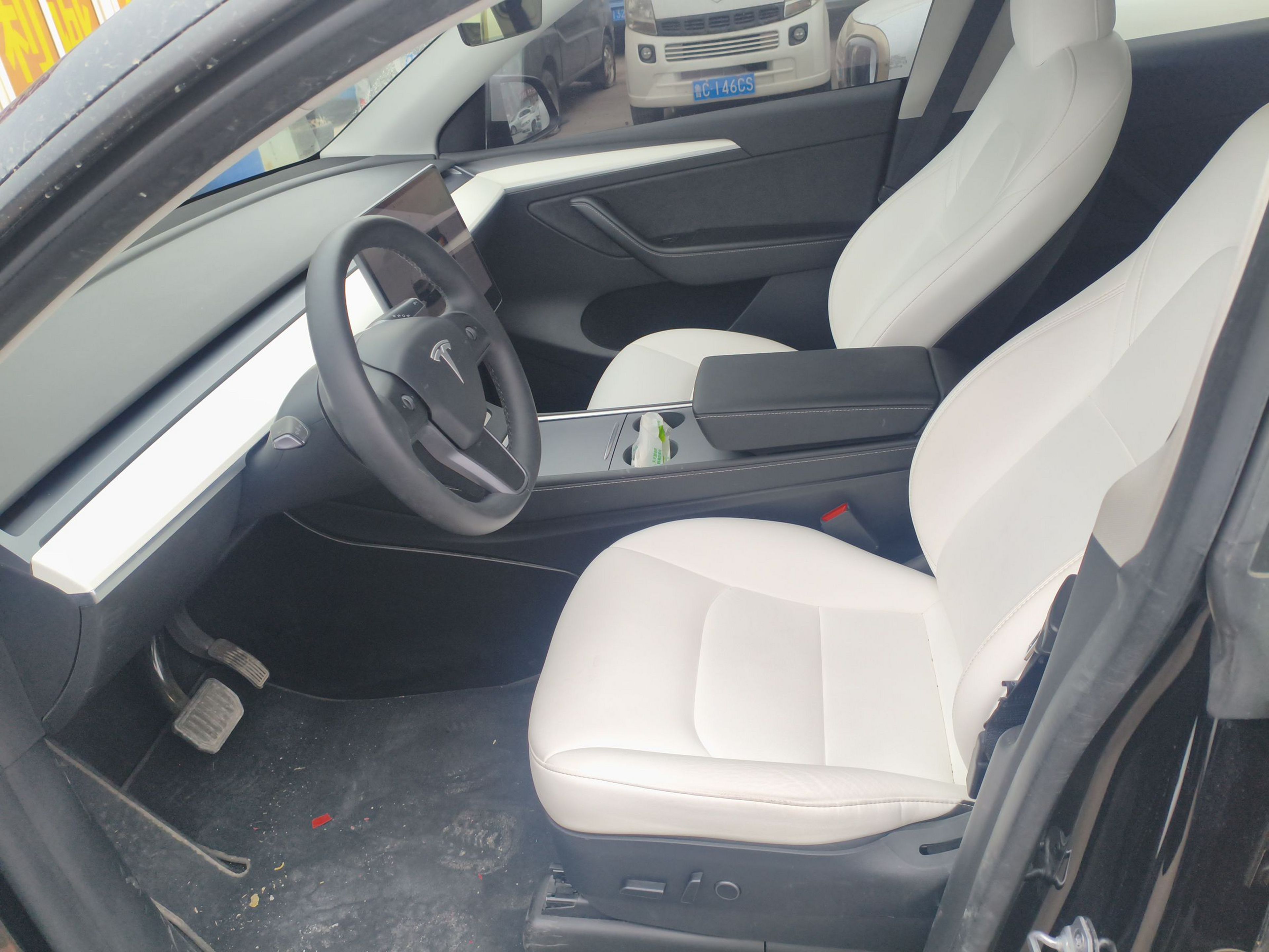 Переднее сиденье в автомобиле