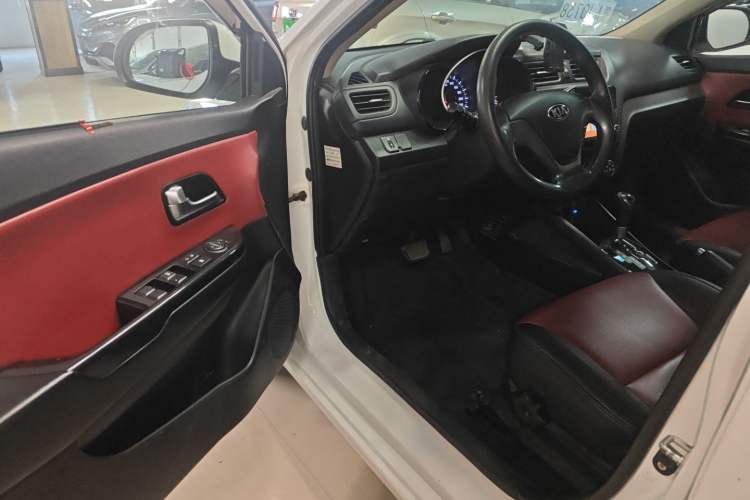 Used Kia K2 2015 Hatchback 1.4L AT GLS Cool Edition
