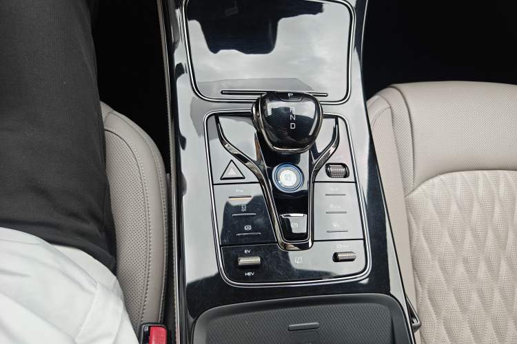 Used BYD Han 2025 DM-i 125KM Prestige Model
