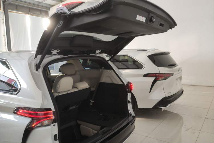 Used Toyota Sienna 2024 2.5L Hybrid Prestige Deluxe Edition
