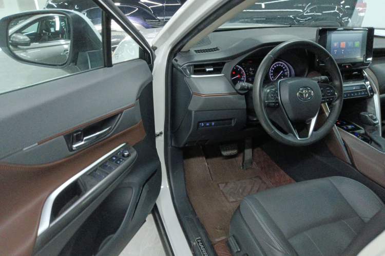 Used Toyota Harrier 2022 2.0L CVT Two-Wheel Drive Luxury Edition
