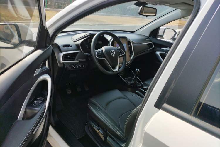 Used Baojun 530 2021 Global Car Anniversary Edition 1.5T Manual Luxury Model 7 Seats