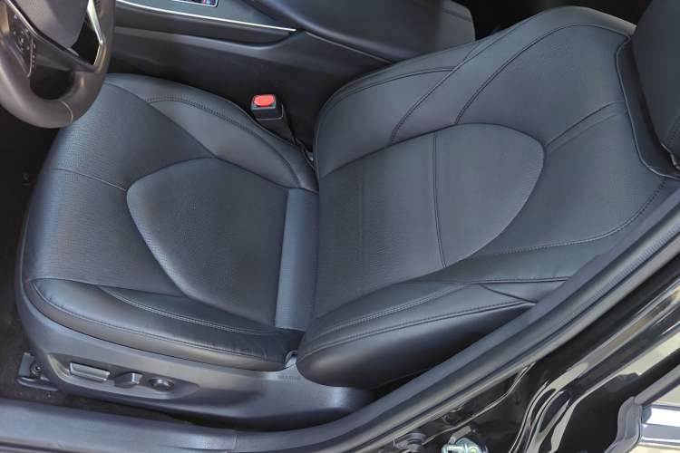 Used Toyota Avalon 2019 Dual-Engine 2.5L Luxury Edition China VI Standard