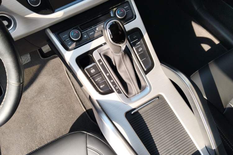 Used Geely Auto Emgrand X7 Sport 2016 1.8TD Automatic ZhiShang Model