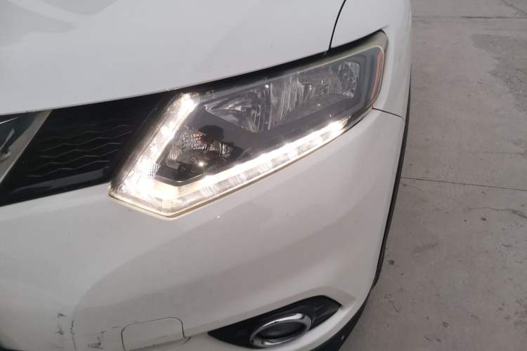 Used Nissan X-Trail 2015 2.0L CVT Comfort MAX Edition 2WD
