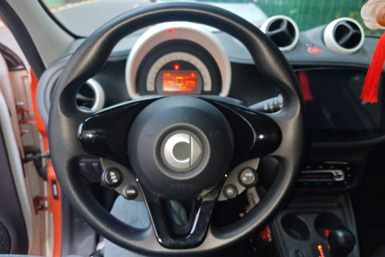 Used smart forfour 2016 1.0L 52 kW Dynamic Edition
