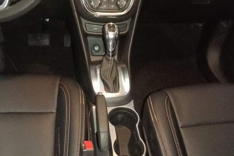 Used Buick Encore 2015 1.4T Automatic Two-Wheel Drive Urban Elite Version
